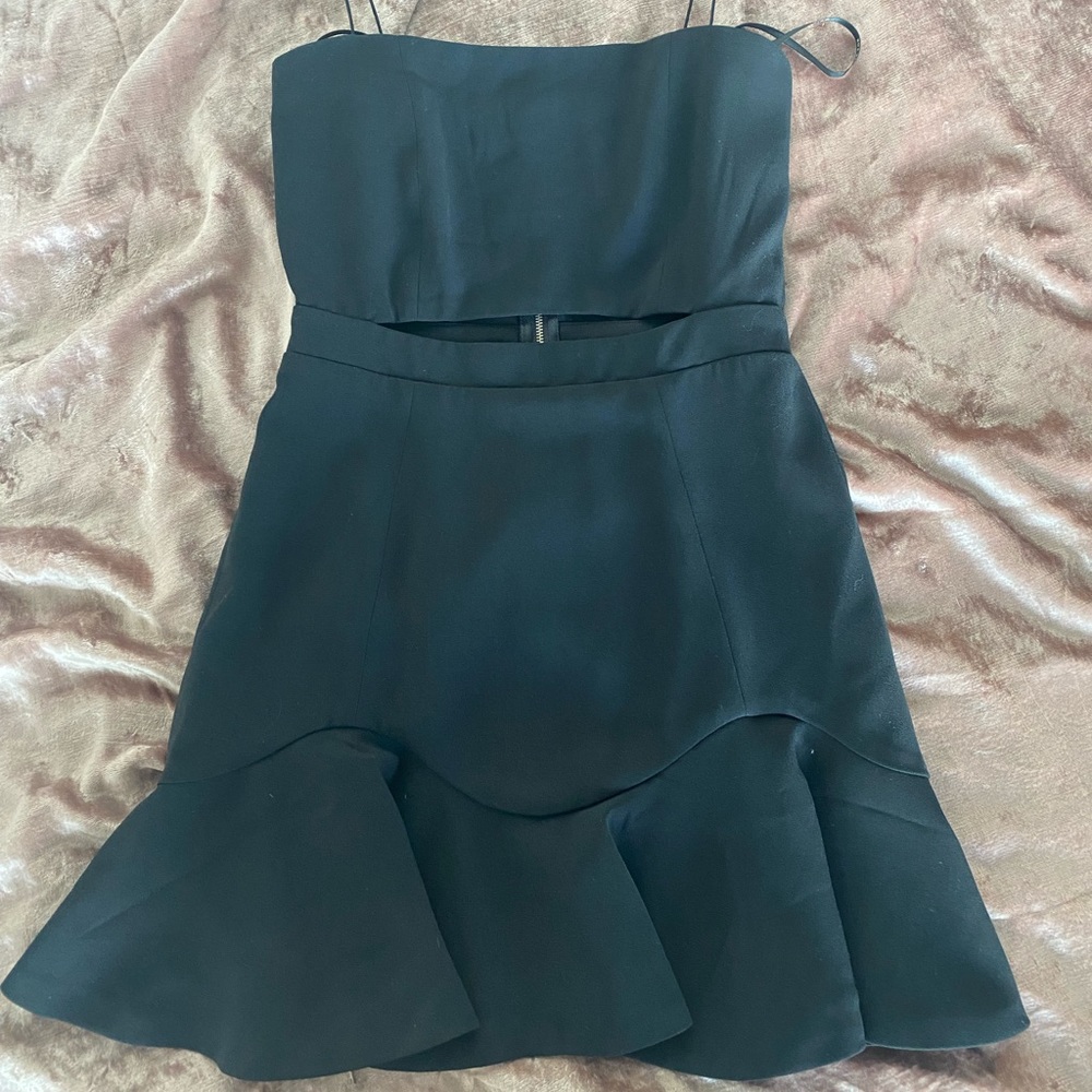 White Fox boutique little black dress size small. Black dress. Mini black dress.
